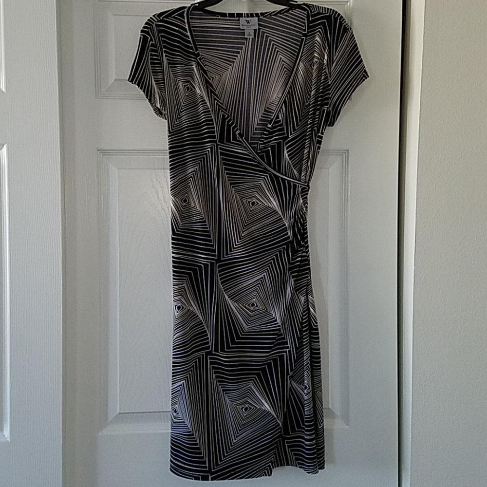 Worthington v-neck, short sleeve dress
